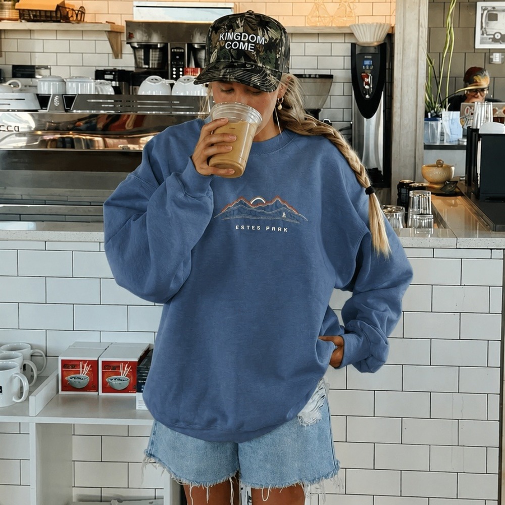 Estes Park Embroidered Fleece Crewneck Sweatshirt in Blue